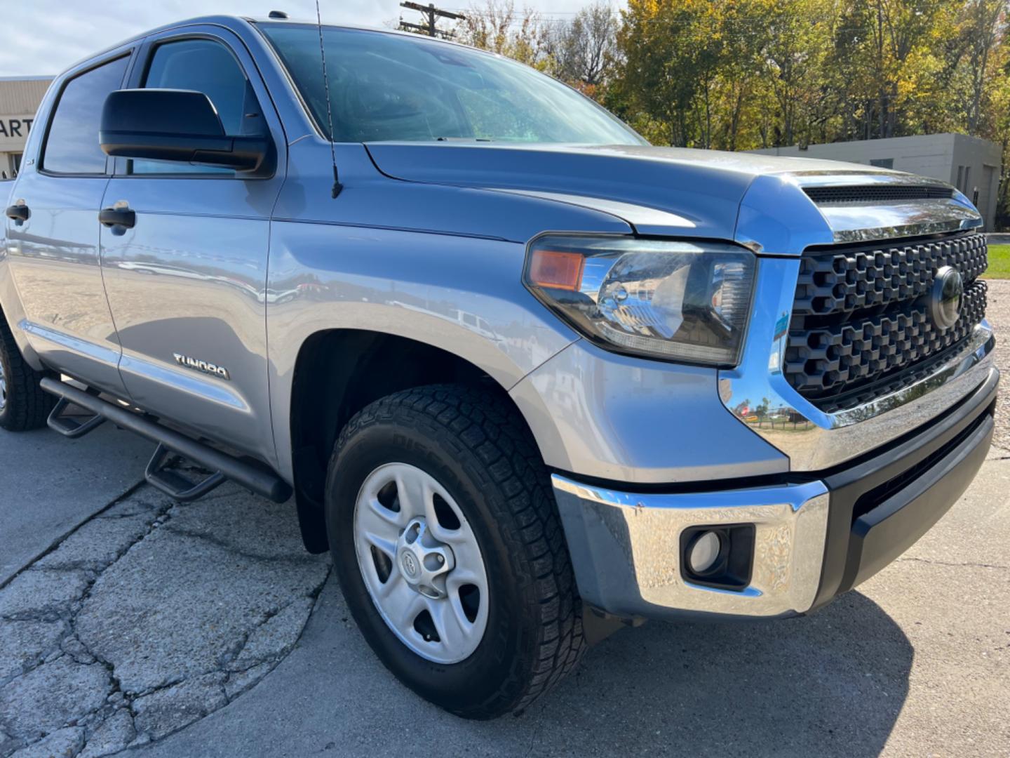 2018 Silver /Gray Toyota Tundra SR5 (5TFDM5F11JX) with an 4.6 V8 engine, Automatic transmission, located at 4520 Airline Hwy, Baton Rouge, LA, 70805, (225) 357-1497, 30.509325, -91.145432 - 2018 Toyota Tundra CrewMax 4X4 155K Miles, 4.6 V8, Power Windows ,Locks & Mirrors, Backup Camera, Cold A/C, Tow Pkg. It Has Dings & Scratches Mainly On Tailgate (See Pic). NO IN HOUSE FINANCING. FOR INFO PLEASE CONTACT JEFF AT 225 357-1497 CHECK OUT OUR A+ RATING WITH THE BETTER BUSINESS BUREAU WE H - Photo#3